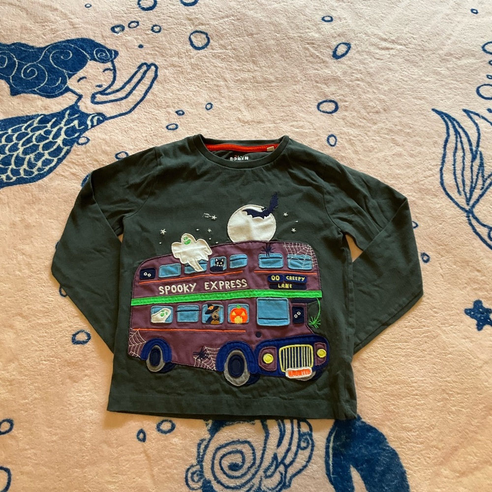 NWOT Mini Boden  appliqué lifrpt the flag Spooky Express Long Sleeve Shirt
